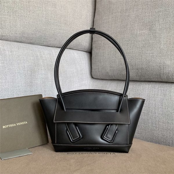 bottega veneta arco mini black