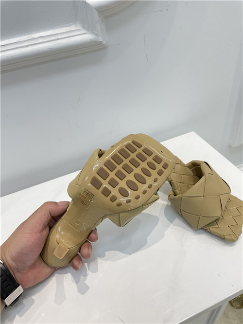 bottega veneta bv lido sandals - Image 4