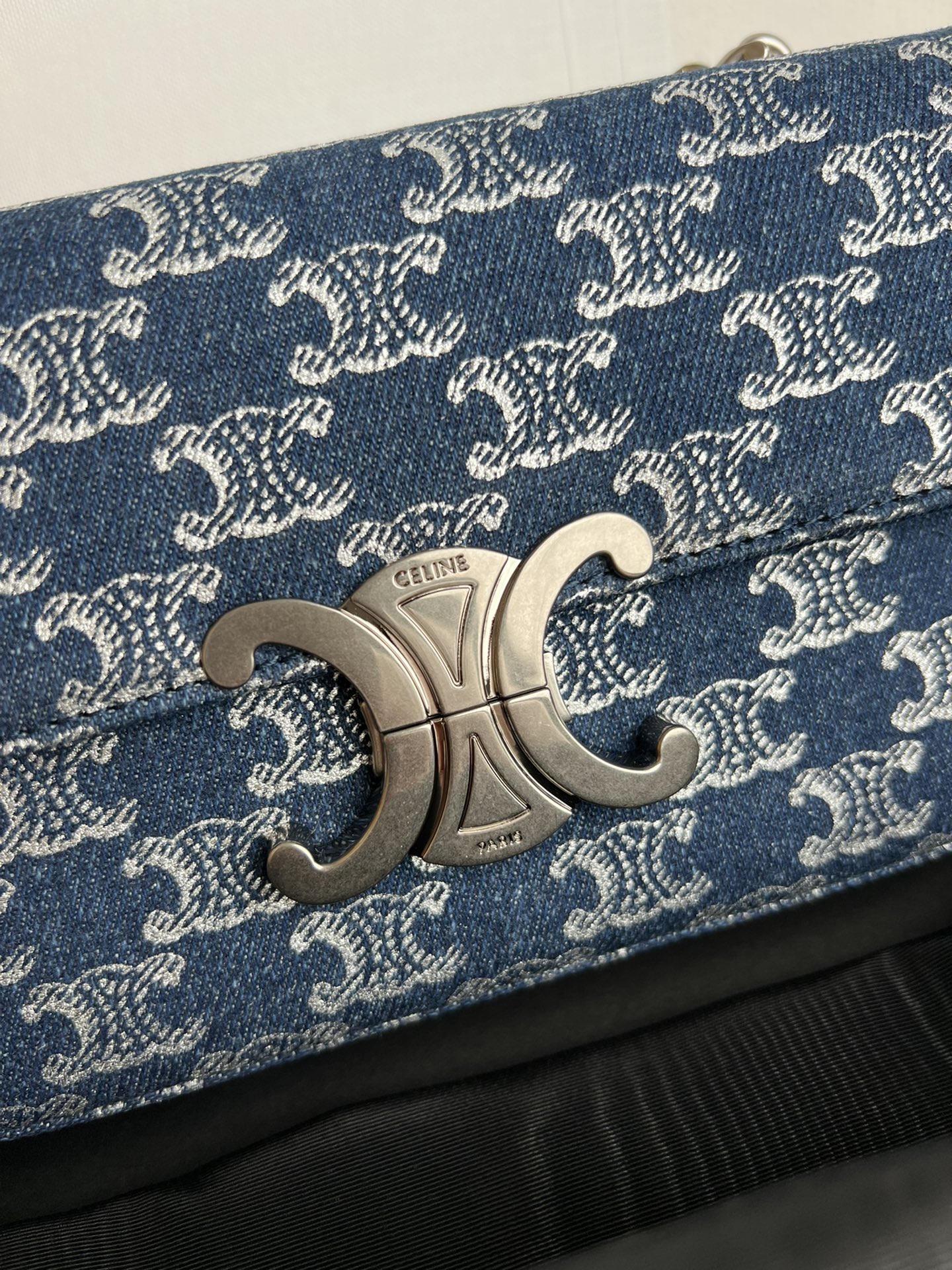 CELIN-E TRIOMPHE SMALL DENIM CHAIN SHOULDER BAG - Image 4