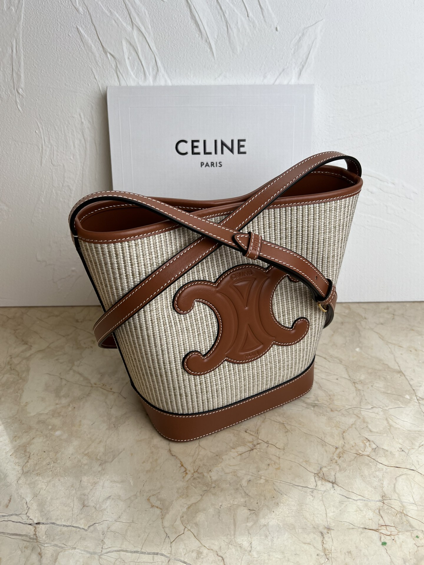 Celine CUIR TRIOMPHE Small Smooth Leather and Linen Bucket Bag - Image 6