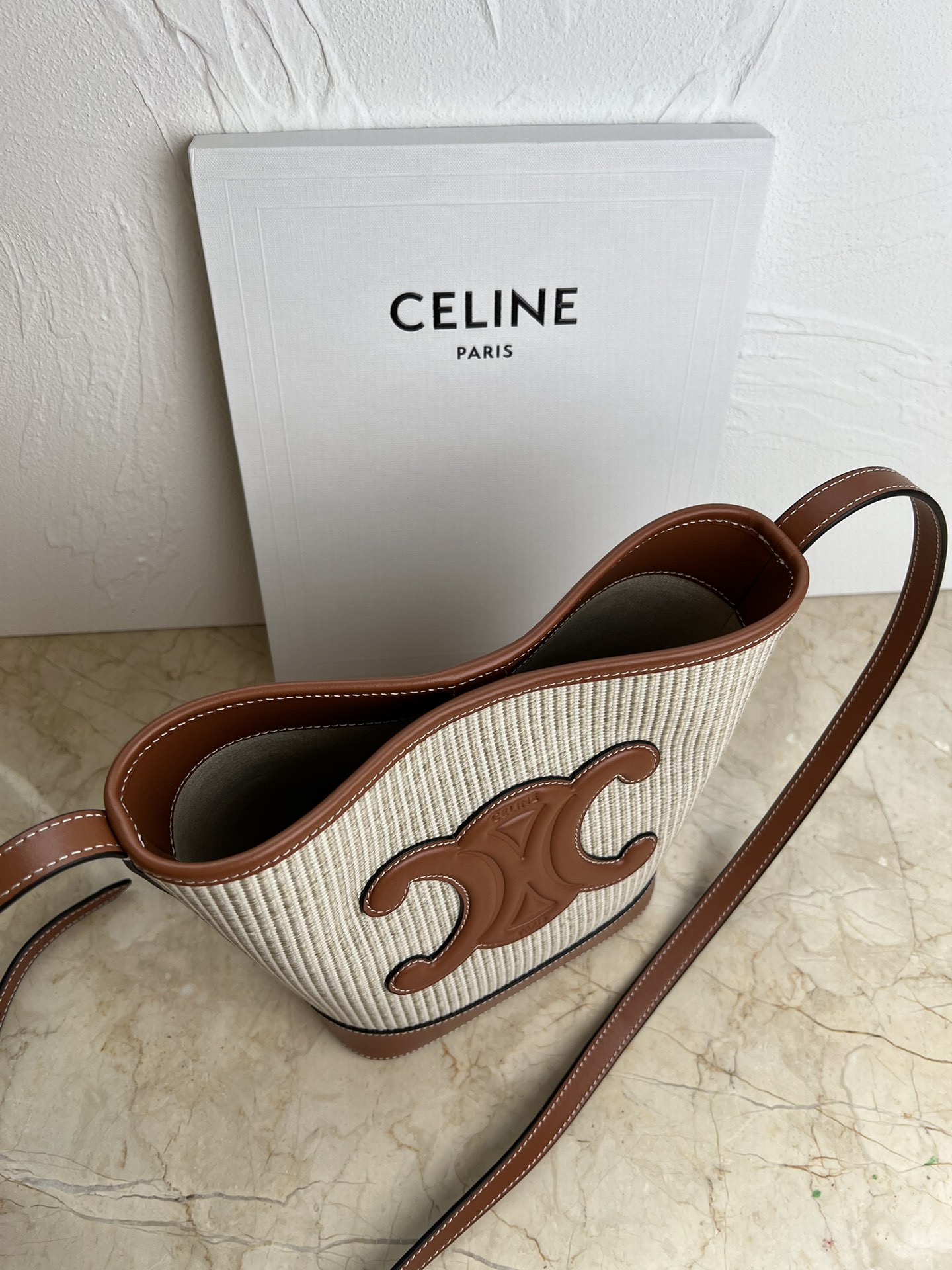 Celine CUIR TRIOMPHE Small Smooth Leather and Linen Bucket Bag - Image 7