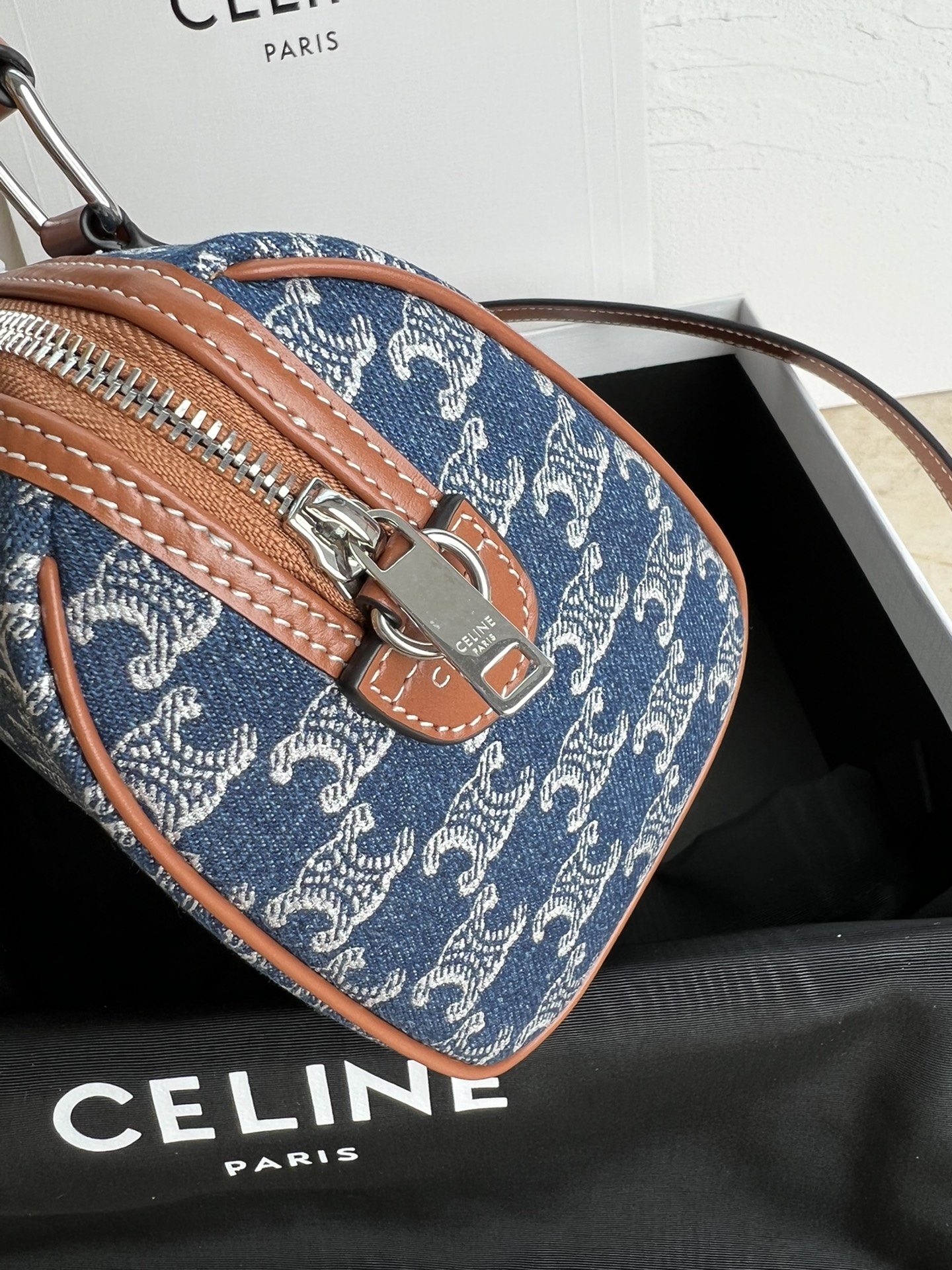 CELINE 24s Spring/Summer New Product CUIR TRIOMPHE Denim Fabric Cowhide Leather Boston Bag - Image 5