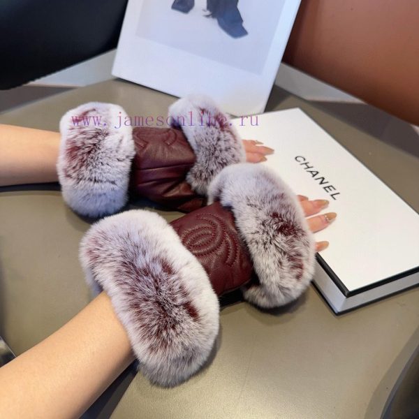 Chanel's new autumn and winter short lazy rabbit fur sheepskin embroidered gloves are worth g1r85v2d