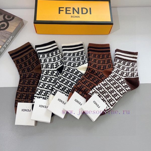 Comes in a box of 5 pairsFENDI letter double F popular mid length socks, made of pure cotton43cg7cwp