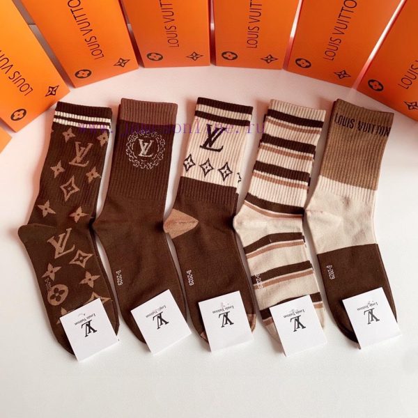 PackagingLV Louis Vuitton's new classic mid to long stacked socks come in a box of five pairm9qvc3wz
