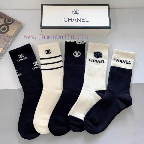 Comes in a box of 5 pairsCHANEL Classic Cashmere Stockings for Women, Made of Super Soft Cas6bx7s0mm