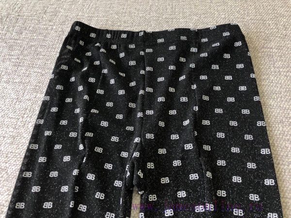 Balenciaga Gold Thread Mesh PantyhoseThere is a three-dimensional splicing line behind itLit5elpba74