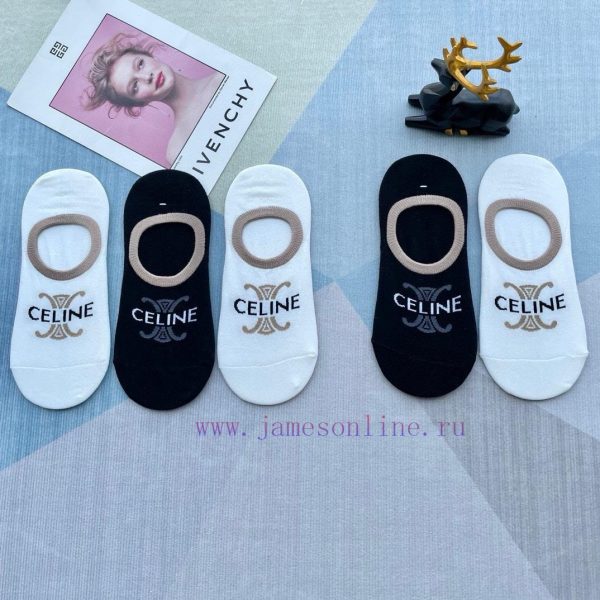 A box of 5 pairsCELINE's new calf socks are made of pure cotton fabric and synchronized withgb3jx4k8
