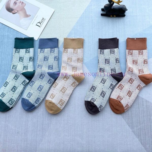 A box of 5 pairs of FENDI Fendi~explosive Fendi socks, super soft and essential for trendy p2r4szw8h