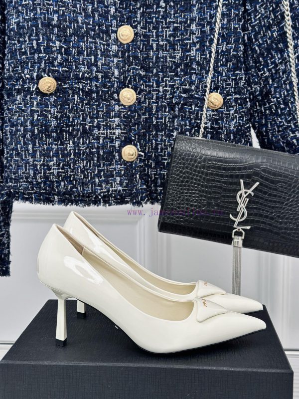 PRADA/PRADA Classic Spring/SummerTriangle logo sandals single shoe seriesThe simple design ij1q0iid0