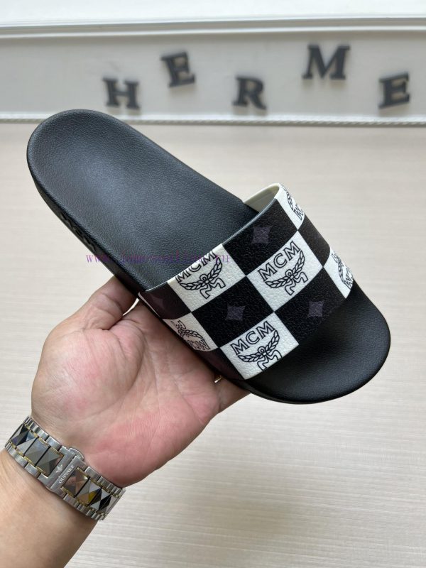 MCM's latest popular fashion slippers, with original 11 mold opening on the official website2pc7gk57