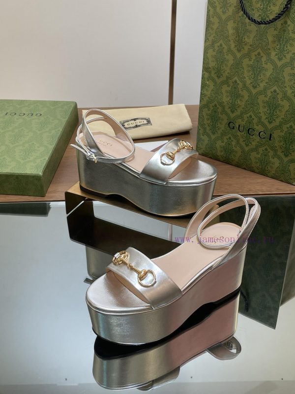 Gucci/Gucci2024 Summer New Product Waterproof Platform Saddle Buckle, Horse Hook Buckle Sandnqly7feh