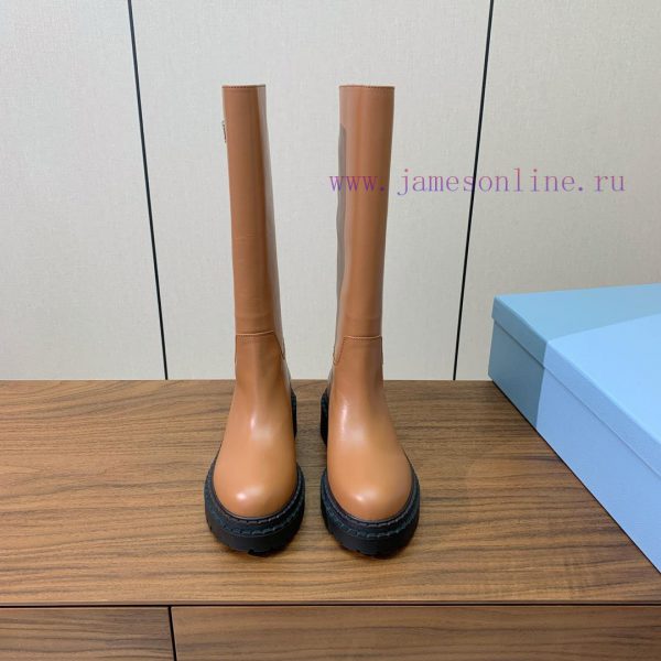 The classic design of Prada autumn and winter boots, with texture and details that fill the 92qdf5c6