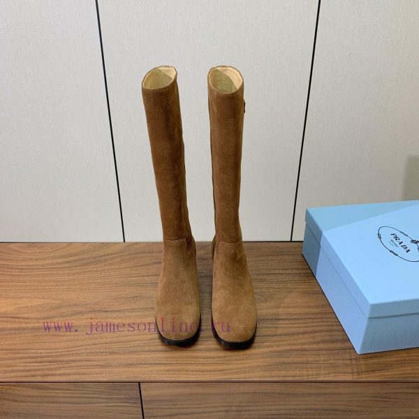 Prada autumn and winter thick heeled long boots have a high-end and atmospheric appearance. iuo961ua