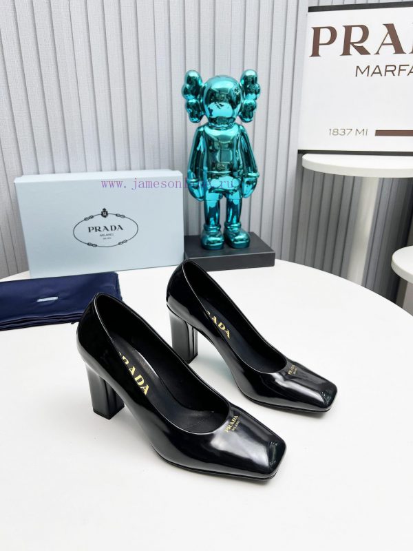 In 2025, SSS launches Prada's latest collection of long and short boots, sandals, slim heelsgz44a08d