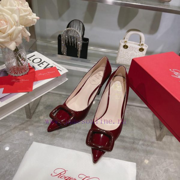 This Viv'Coc Lacquer Buckle High Heel is handmade in shiny patent leather, embellished with wpd2ror2