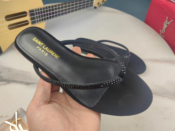 Saint Laurent flat soled diamond herringbone sandals, synchronized with YSL rhinestone slippo37usrvx