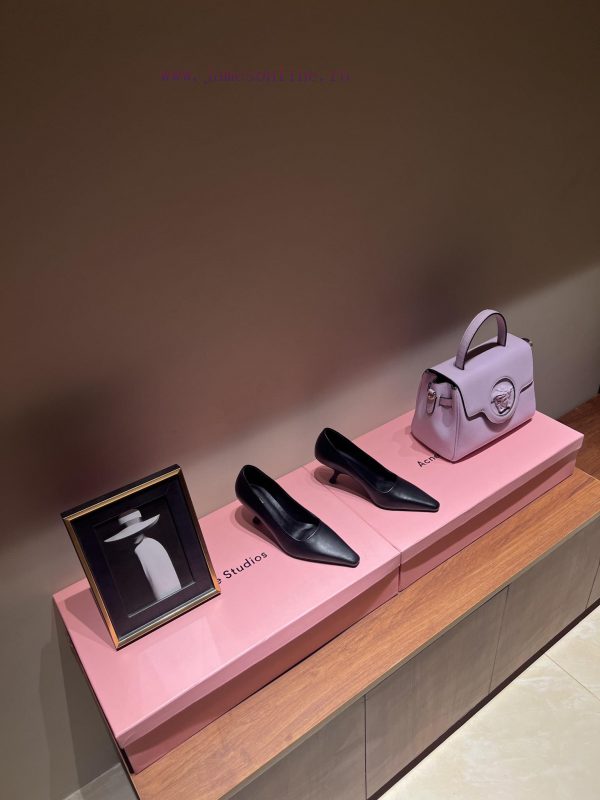 The mostThe row autumn and winter new high-heeled square headed cat heel high-heeled single t2cxzsbv