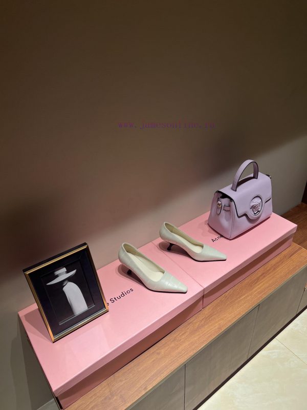 The mostThe row autumn and winter new high-heeled square headed cat heel high-heeled single hmhl5e10