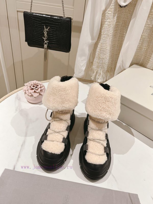 The 2023 Brunello Cucinelli wool short boots from "The Highest Quality in the Market" are in1sg5ftyn