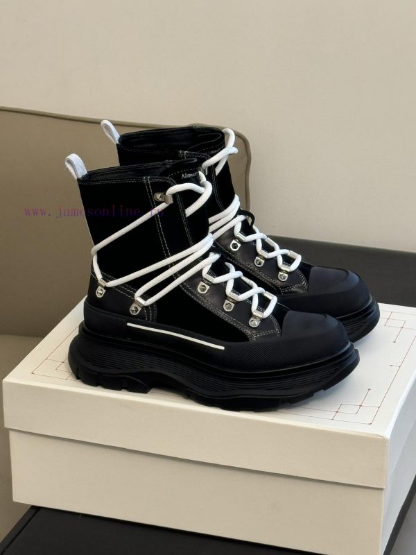 McQueen 233 Autumn/Winter Strap Short Boots New ProductSuede patchwork cowhide paired with bhms1m7y4