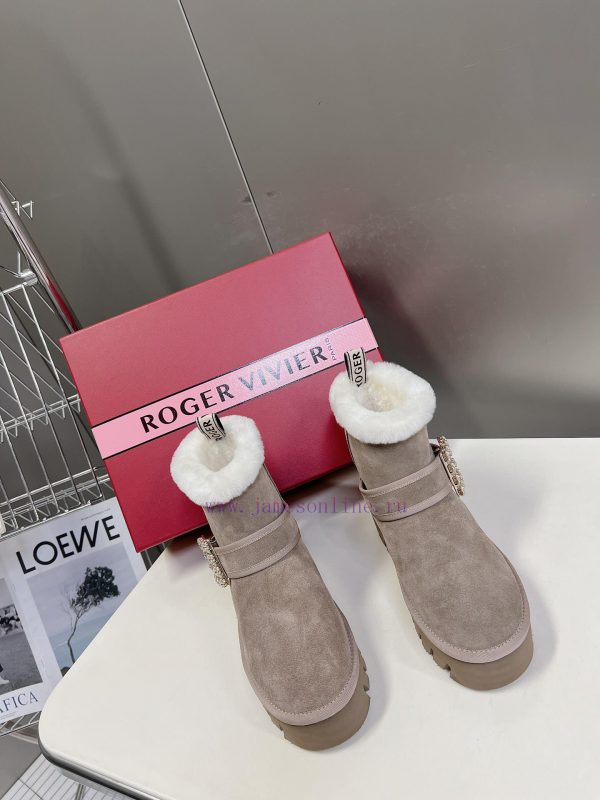 Roger Vivier is the most beautiful snow boots in the market this year. She understands womenw8uqa4r3