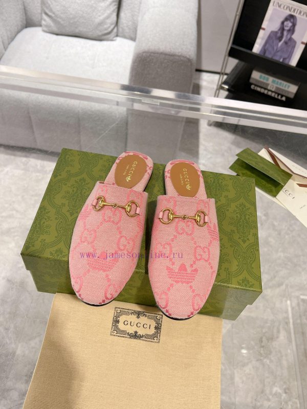 . Gucci collaborates with Adidas to create a new round of 24ss cool slippers with a buckle amcome12m