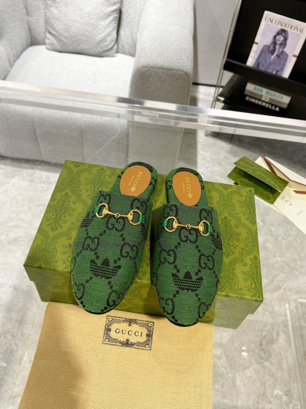 . Gucci collaborates with Adidas to create a new round of 24ss cool slippers with a buckle aik7w6z7z