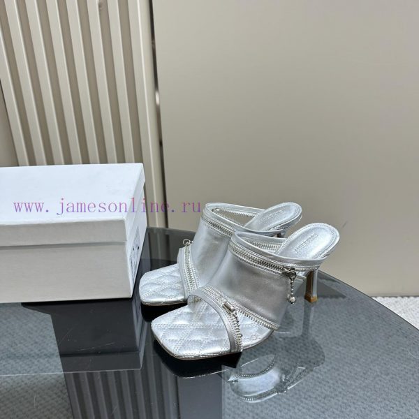 BURBERRY | SS24 Women's New SandalsShoe upper sandals, made of glossy leather fabric and fea61j0r3af