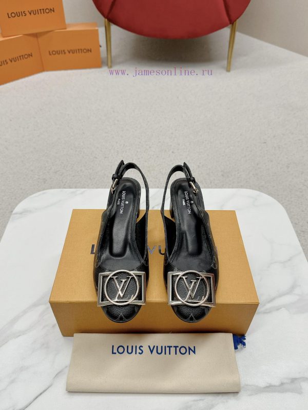 ️ Lv Single Shoe: This Urban Twist women's shoe provides a fashionable upgrade to the classi1gbkcofa
