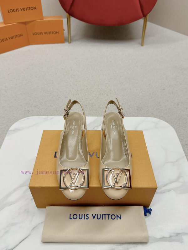 ️ Lv Single Shoe: This Urban Twist women's shoe provides a fashionable upgrade to the classiefchyd7i