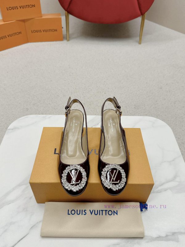 ️ Lv Single Shoe: This Urban Twist women's shoe provides a fashionable upgrade to the classi82ruvzbp