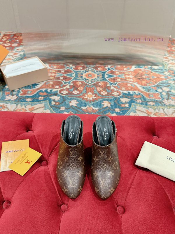 ️  LV Louis Vuitton is cute and very youthful, without any fear of showing off short legs. Aanfb1svk