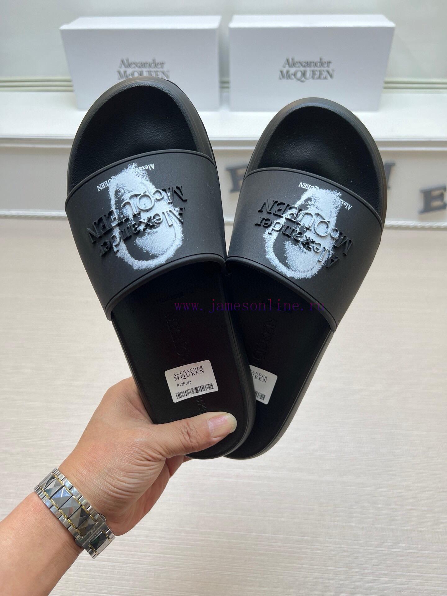 McQueen's latest thick soled one-piece slippers add a unique and charming power to the shoesmxpotthv - Image 3