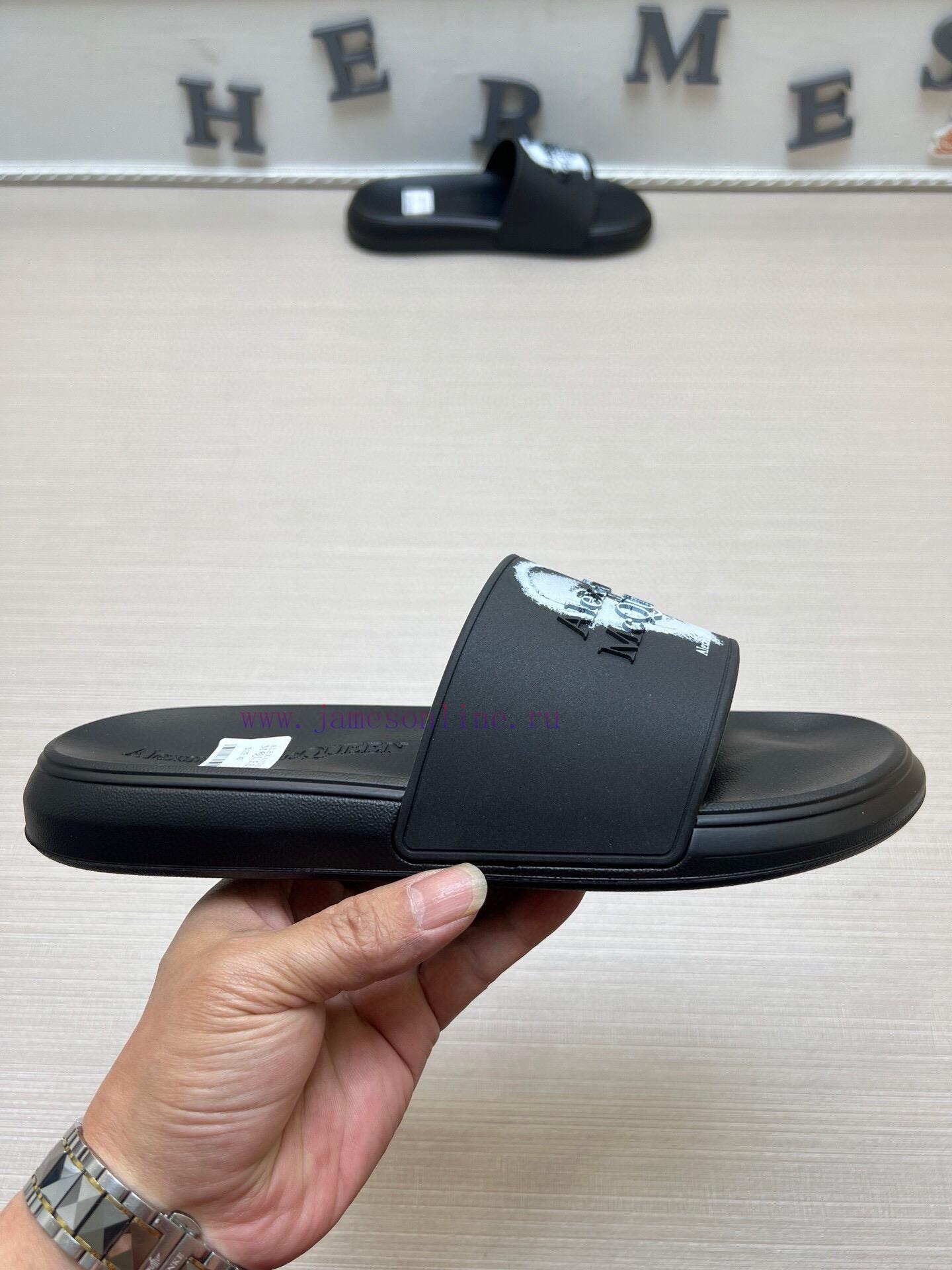 McQueen's latest thick soled one-piece slippers add a unique and charming power to the shoesmxpotthv - Image 6