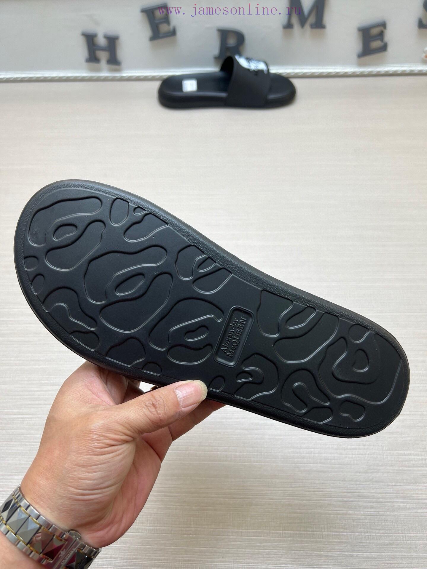 McQueen's latest thick soled one-piece slippers add a unique and charming power to the shoesmxpotthv - Image 10