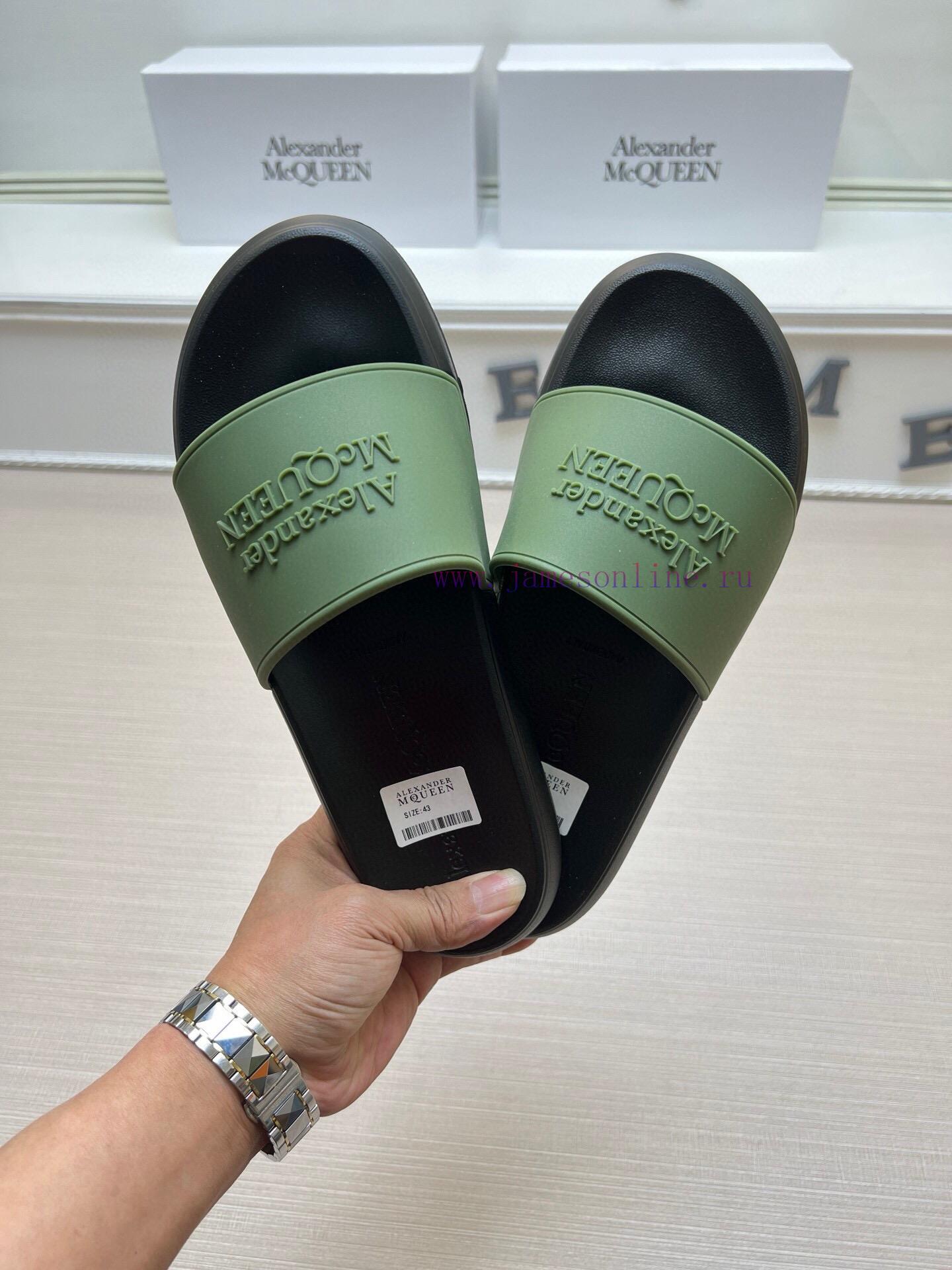 McQueen's latest thick soled one-piece slippers add a unique and charming power to the shoeskec11y9m - Image 3