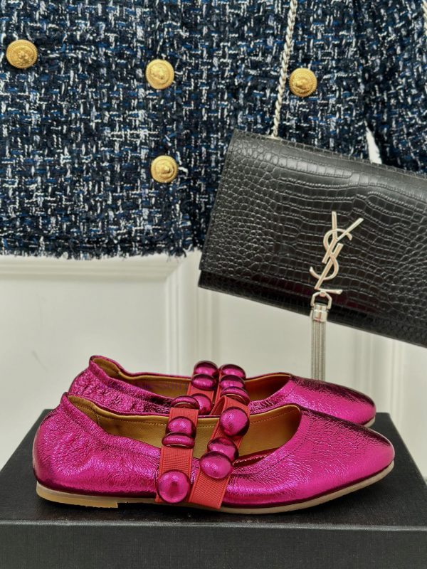 AlAIA | Classic retro pearl Mary Jane shoes from AlAIAFull of girlish style, with both modervk49evmc