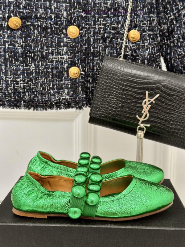 AlAIA | Classic retro pearl Mary Jane shoes from AlAIAFull of girlish style, with both modery64tidnu