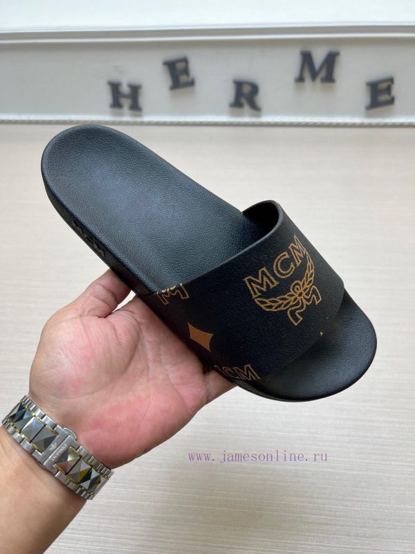 MCM's latest popular fashion slippers, with original 11 mold opening on the official website2metqoi1