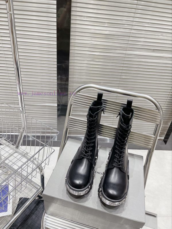 παντοφλες μποτακια μαυρα | Male+50 Couple StyleBALENCIAGA Balenciaga Bulldozer Boots Bulldozer SeriesThe Design Style Of B h1rxyc0o | angel πεδιλο