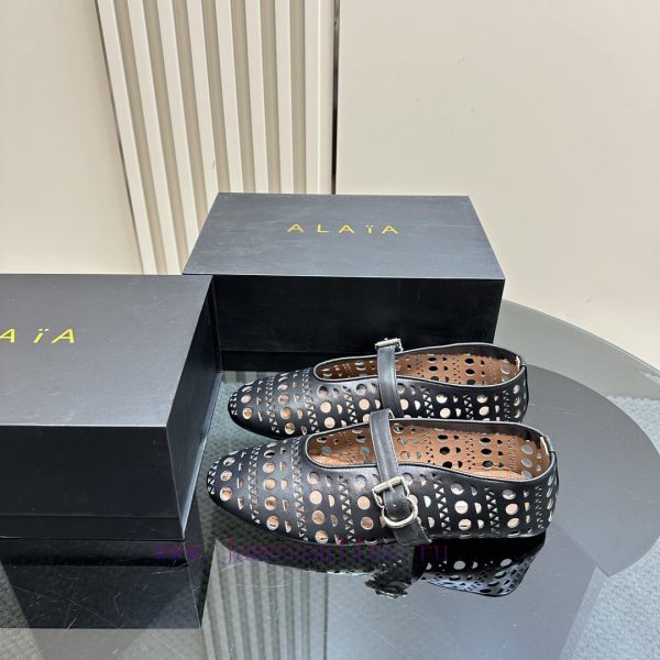 παντόφλες πισίνες | The MostALAIA | French High-end First Tier High-end BrandAzzedine Alaia The Last Artist In The hsb2zijh | παπουτσια adidas sneakers