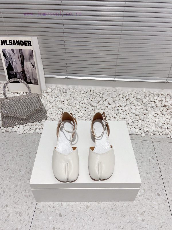 πεδιλα καλοκαιρινα λεπτο τακουνι | Maisom Margiela Mm6 Vintage Split Toe Hollow SandalsThis Pair Of Highly Popular Items Must Be B uw276tdu | ecco shoes μποτακι γυναικειο