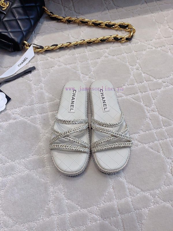 παντοφλες με γουνα καστοριά | Chanel's New Thick Soled Slippers Feature A Simple Atmospheric And Environmentally Friendly Des 4vlva4is | παπουτσια babywalker