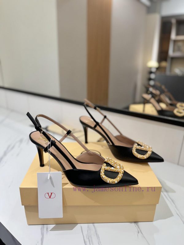 anatomika πεδιλα για περπατημα | Valentino Launches A New Pearl Button Sandal Series Featuring Pointed V-button SandalsThe Key P i5hgnwzu | twinset παπουτσια