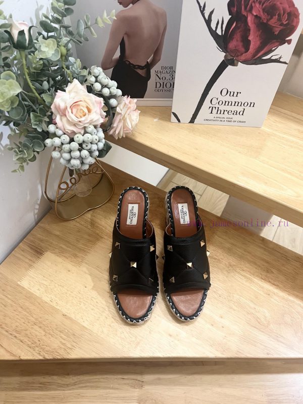 παντόφλες σε μαροκινό στυλ | New ProductValentino Garavani Lychee Leather Slope Heel Sandals-Metal Effect Processing Rivet D 1k3varhx | σέξυ γυνακεία ξύλινη παντόφλα με φάσα ίσια