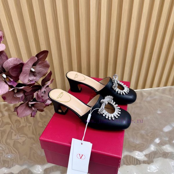 οδηγηση με παντοφλες κοκ | 2025 Fashion Show | Valentino Crystal Coarse Heel Half Dragged High Heel Sandals With Beautiful qtfqds8w | πεδιλα για στυλους