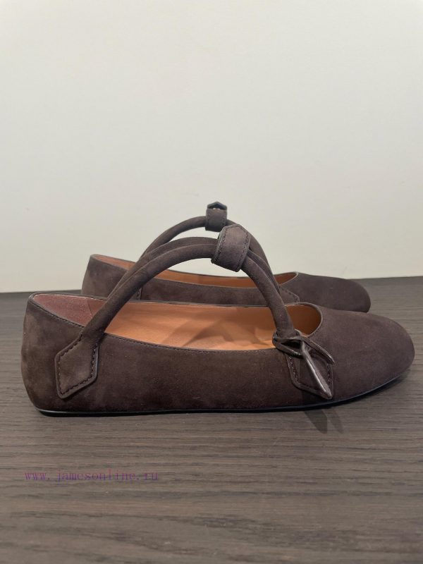πεδιλα τομας | Clothes Are Basic Shoes Are Not BasicAlaia Shoes Handbag How Creative And AdorableSheepskin Mat tqxrwldc | γδαρσιμο σε δερματινο παπουτσι