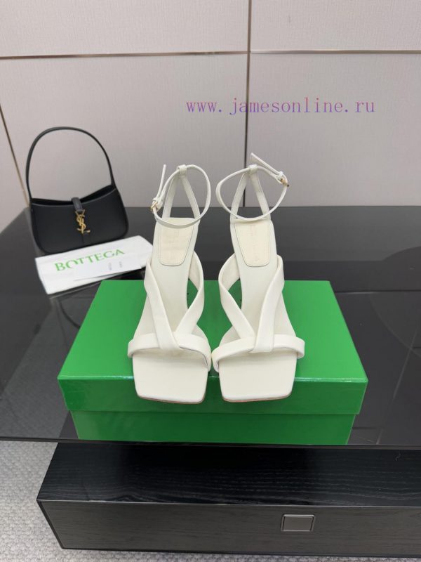 βρωμανε οι παντοφλες | The Top 2023 Square Toe Toe Toe Of Bottega Veneta Is Both Domineering And Fashionable Popular O 7fwn7aod | γυναικεία μπότα μεσαίο τακούνι