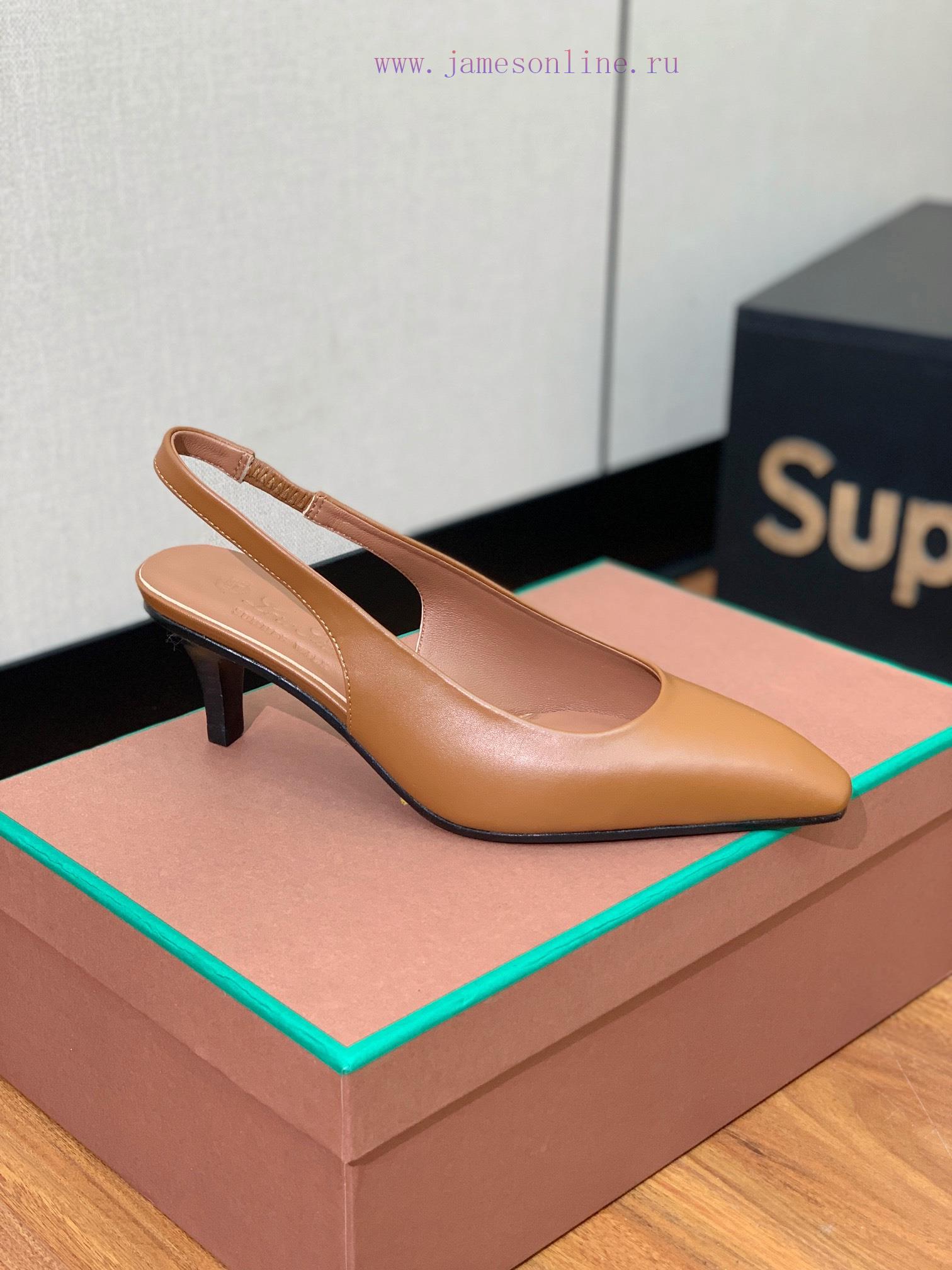 γκρι σουεντ φλατ μποτες over the knee | The Minimalist Style Of Loro Pia * A Rear Air Sole Is A Very Durable Style And It Is The King O rldae2vq | πωσ ανοιγω στενα παπουτσια - Image 4